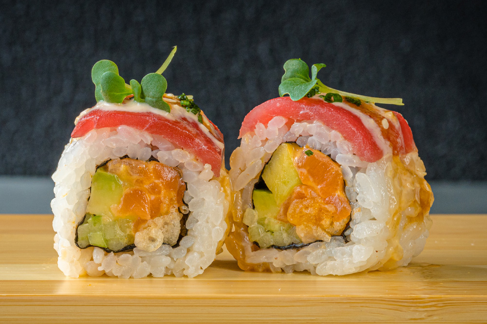 Ролл Никкей с тунцом и лососем