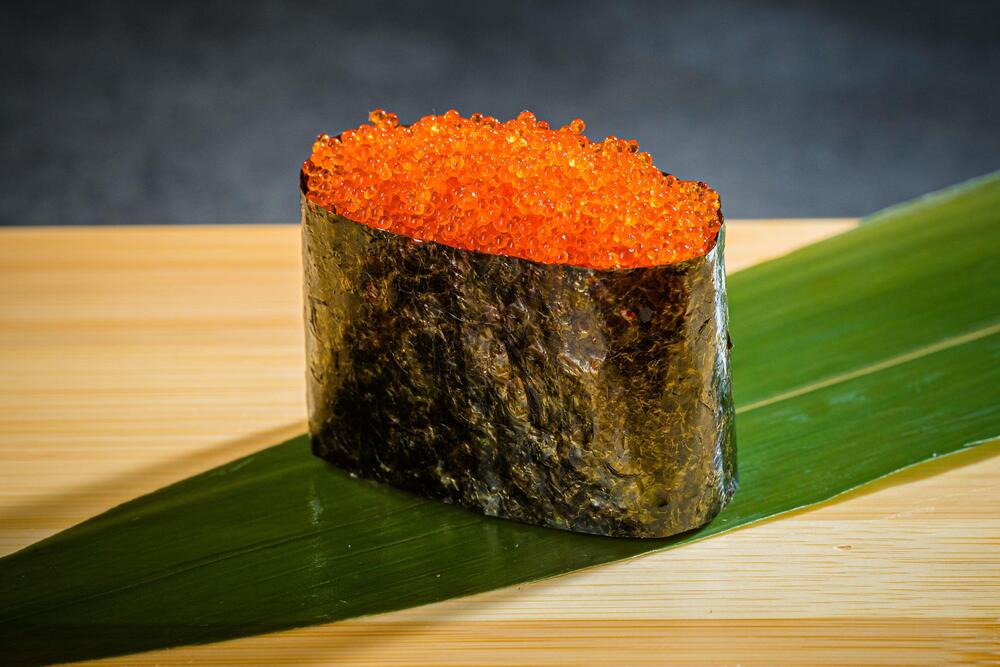 Суши икра масаго