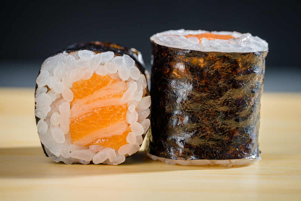 Ролл с лососем