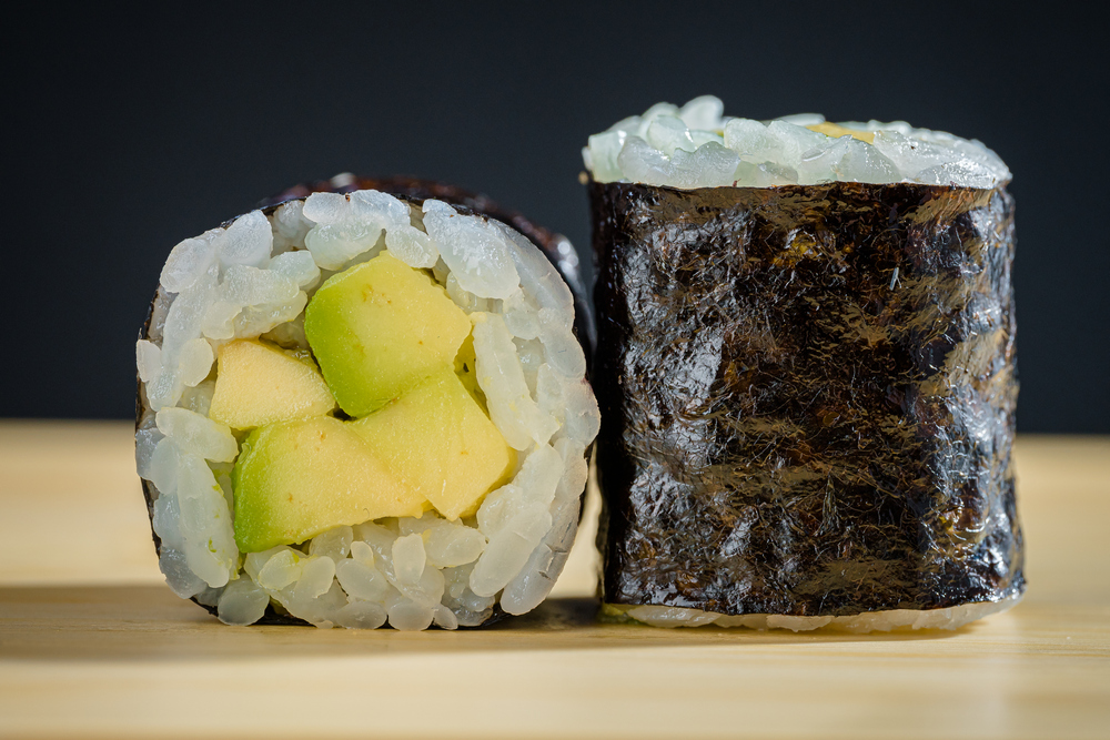 Ролл с авокадо