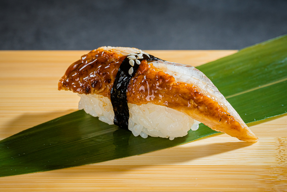 Суши копченый угорь