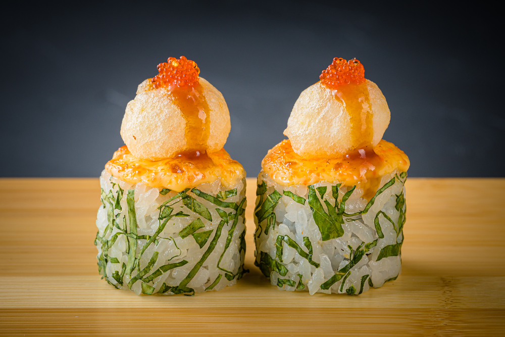 Запеченный ролл с тигровыми креветками