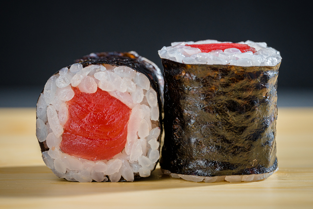 Ролл с тунцом