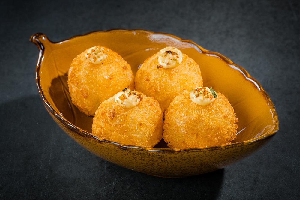 Токийский аранчини тунец спайси-манго